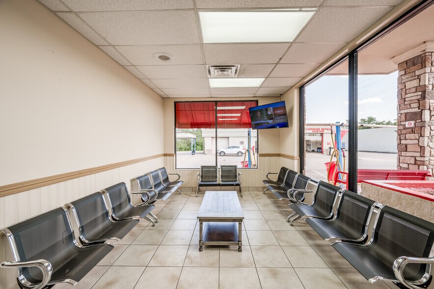 More Photos Of 311 S Timberland Dr, Lufkin Carwash For Sale