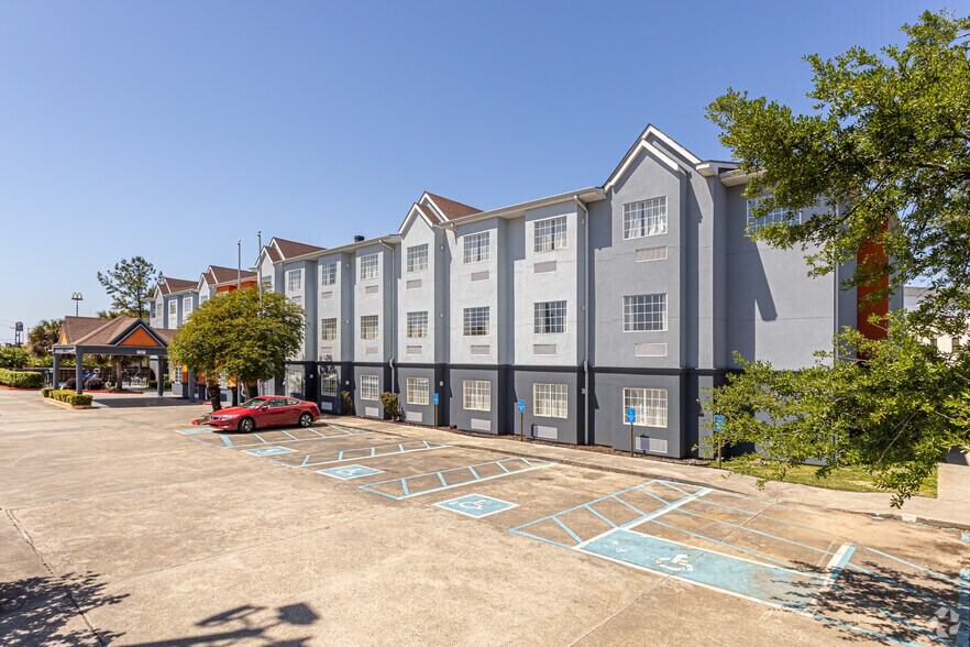 More Photos Of 10645 Reiger Rd, Baton Rouge Hotel For Sale