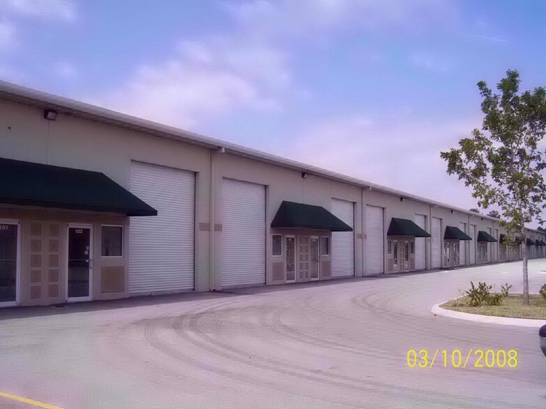 More Photos Of 535-545 NW Mercantile Pl, Port Saint Lucie Light Distribution For Sale