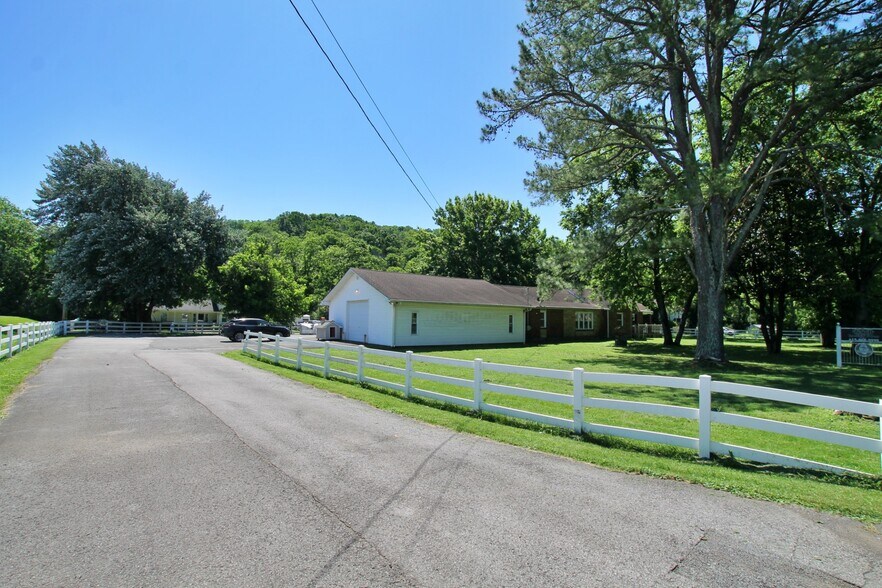 More Photos Of 1063 Louisville Hwy, Goodlettsville Flex For Sale