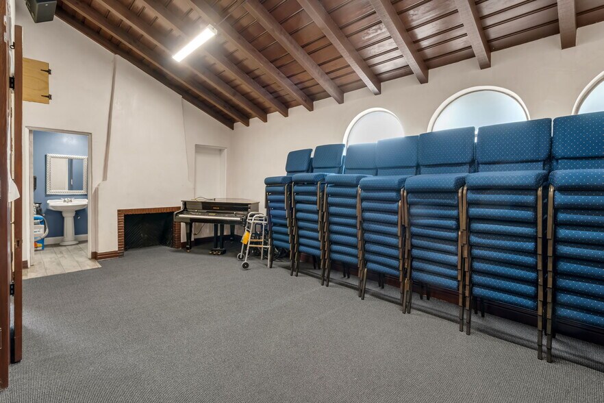 More Photos Of 1100 Lorena St, Los Angeles Religious Facility For Sale