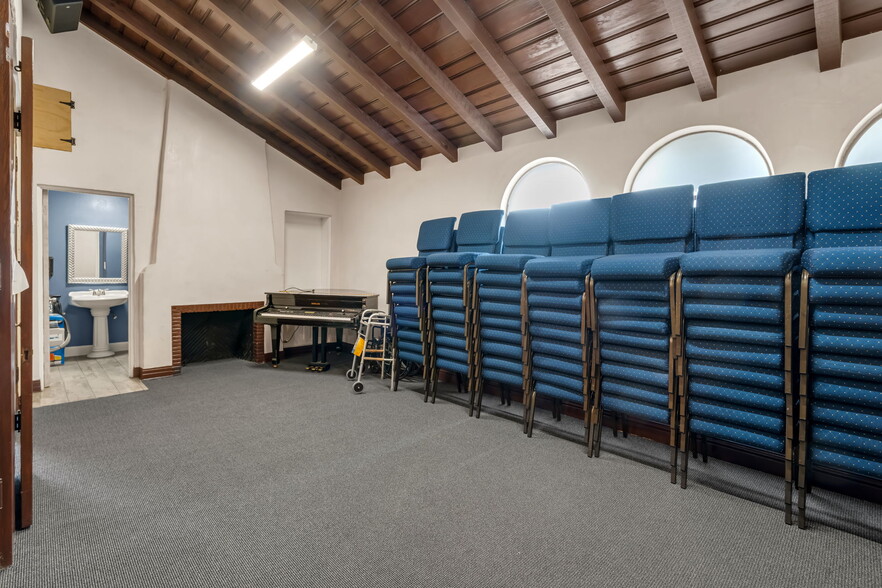 More Photos Of 1100 S Lorena St, Los Angeles Religious Facility For Sale