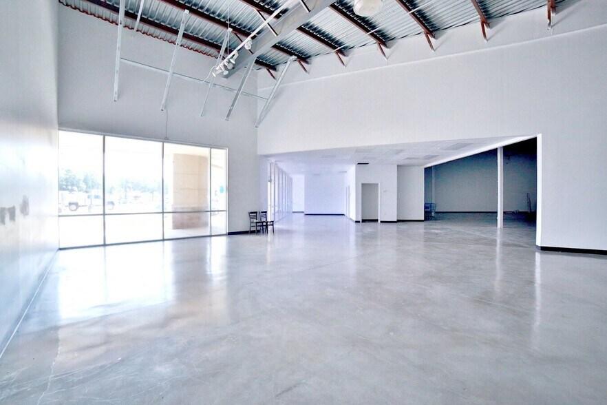 More Photos Of 11130 Gulf Fwy, Houston Storefront Retail Office For Lease