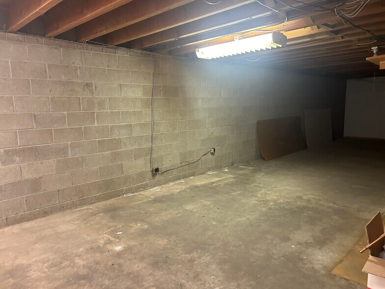 More Photos Of 420 S Federal Blvd, Denver Office For Sale