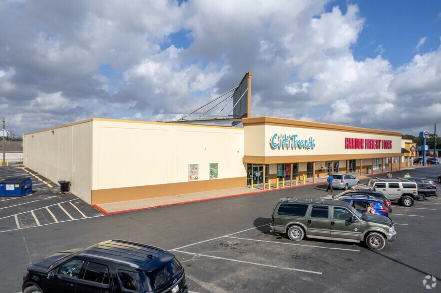 More Photos Of 1000-1094 Federal Rd, Houston Unknown For Lease