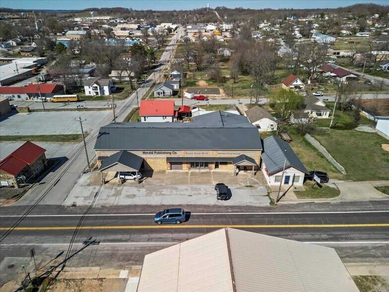 More Photos Of 302 E Washington Ave, Ava General Retail For Sale