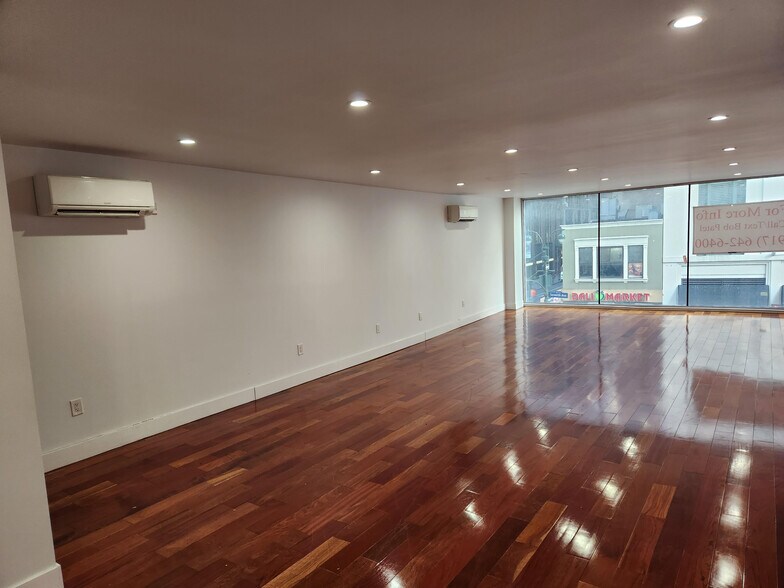 More Photos Of 458 Seventh Ave, New York Storefront For Lease