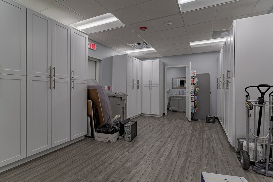 More Photos Of 1021-1041 Bonaventure Dr, Elk Grove Village Medical For Sale