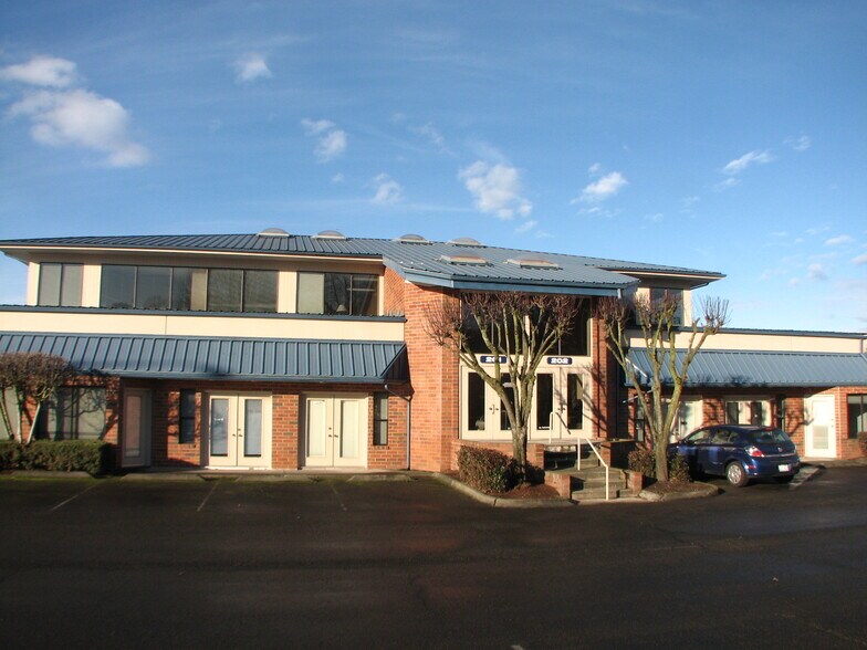 More Photos Of 1303 Central Ave S, Kent Showroom For Lease