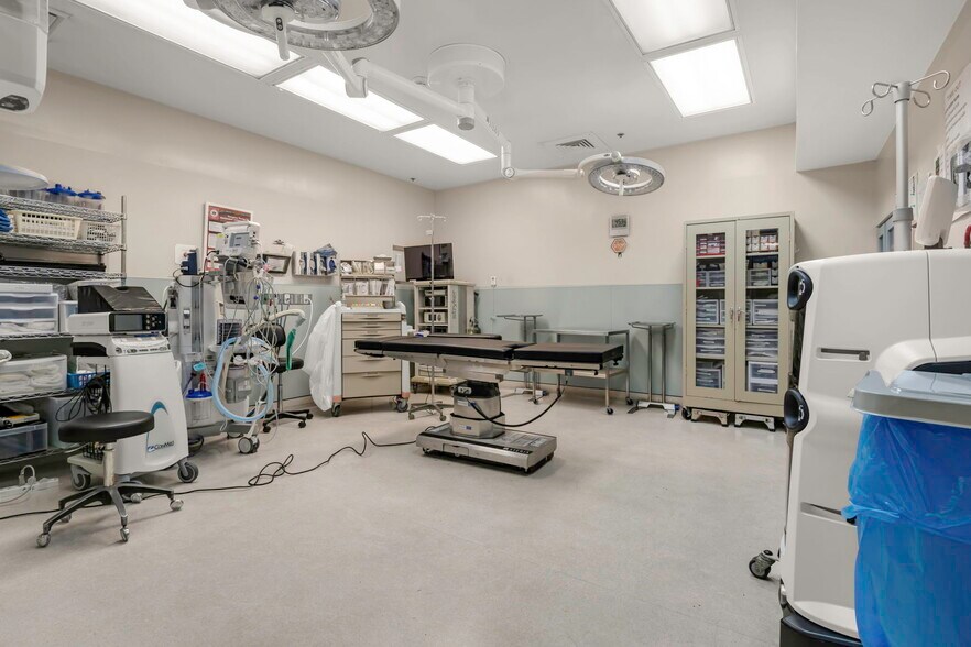 More Photos Of 1767 & 1781 Metromedical Dr, Fayetteville Medical For Sale