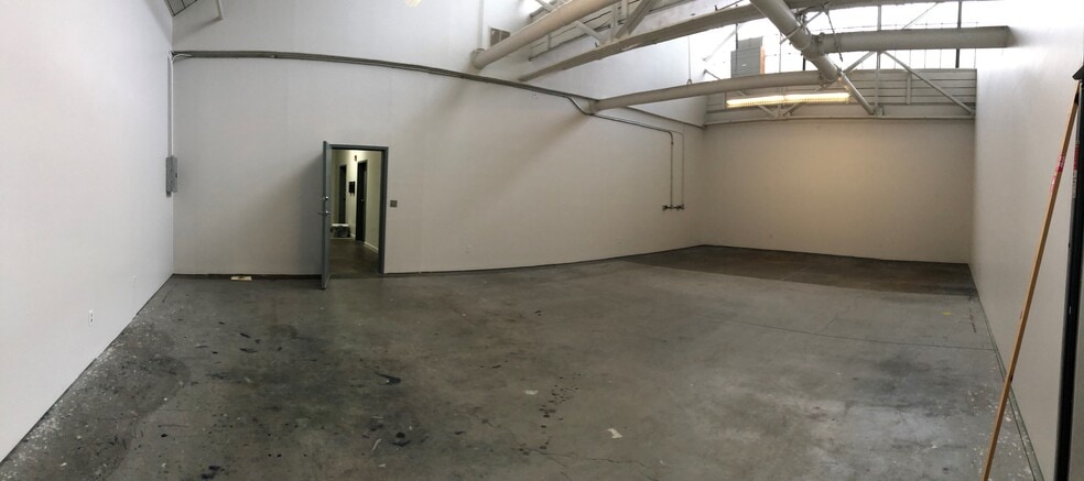 More Photos Of 2107 Livingston St, Oakland Warehouse For Lease