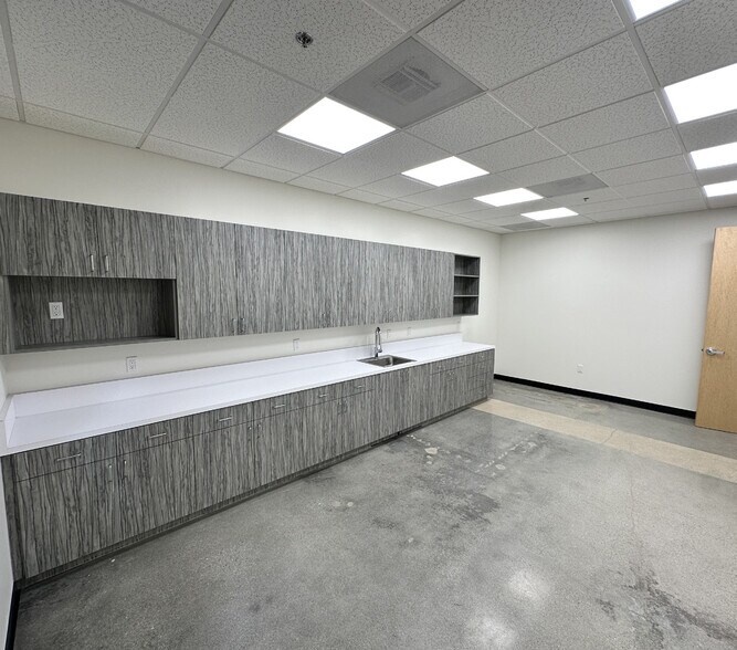 More Photos Of 15711-15777 S Broadway, Gardena Warehouse For Sale