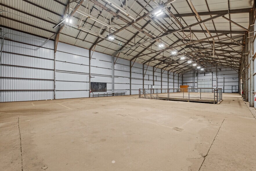 More Photos Of 1809 114 Hwy, Levelland Industrial For Lease