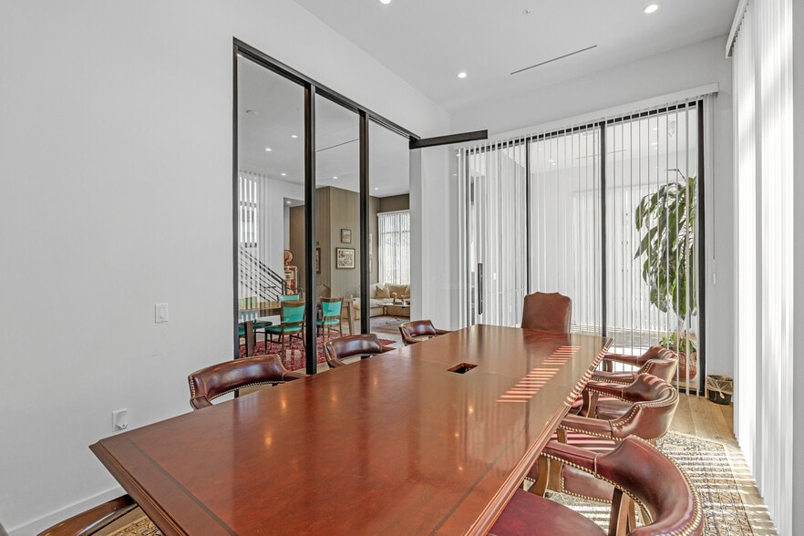 More Photos Of 752 W 19th St, Costa Mesa Loft Creative Space For Sale