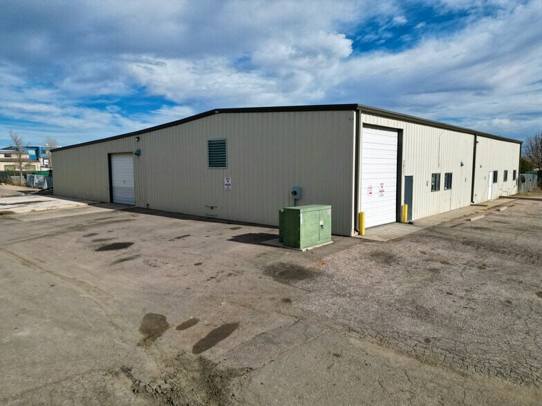 More Photos Of 5655 Parachute Cir, Colorado Springs Warehouse For Lease