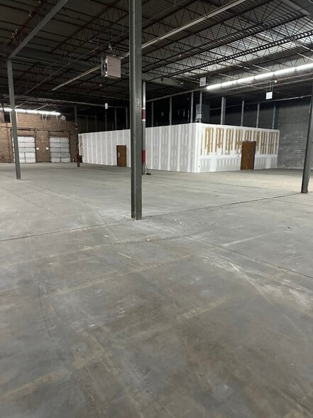 More Photos Of 9517 Monroe Rd, Charlotte Light Distribution For Lease