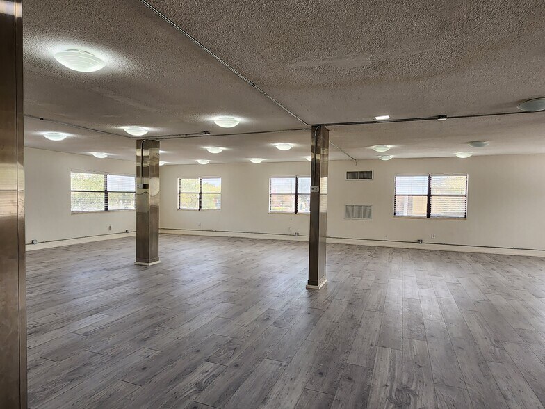 More Photos Of 1427-1437 4th St S, Saint Petersburg Storefront Retail Office For Lease