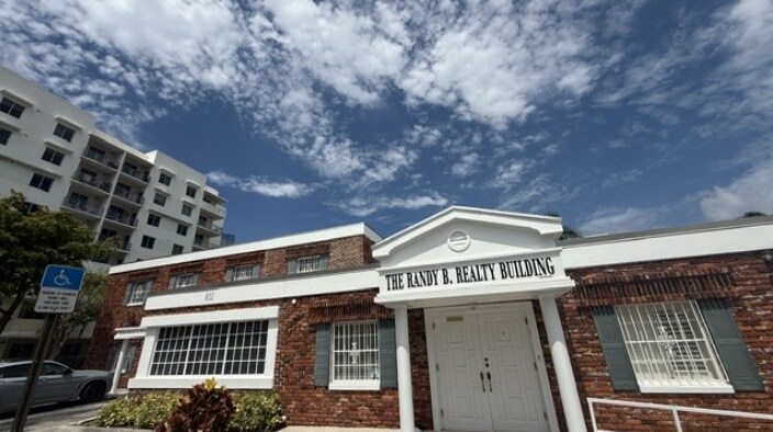More Photos Of 811 N Olive Ave, West Palm Beach Medical For Lease