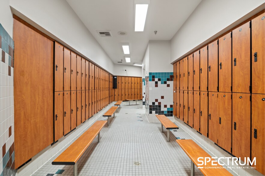 More Photos Of 1335 Rancho Vista Blvd, Palmdale Freestanding For Lease