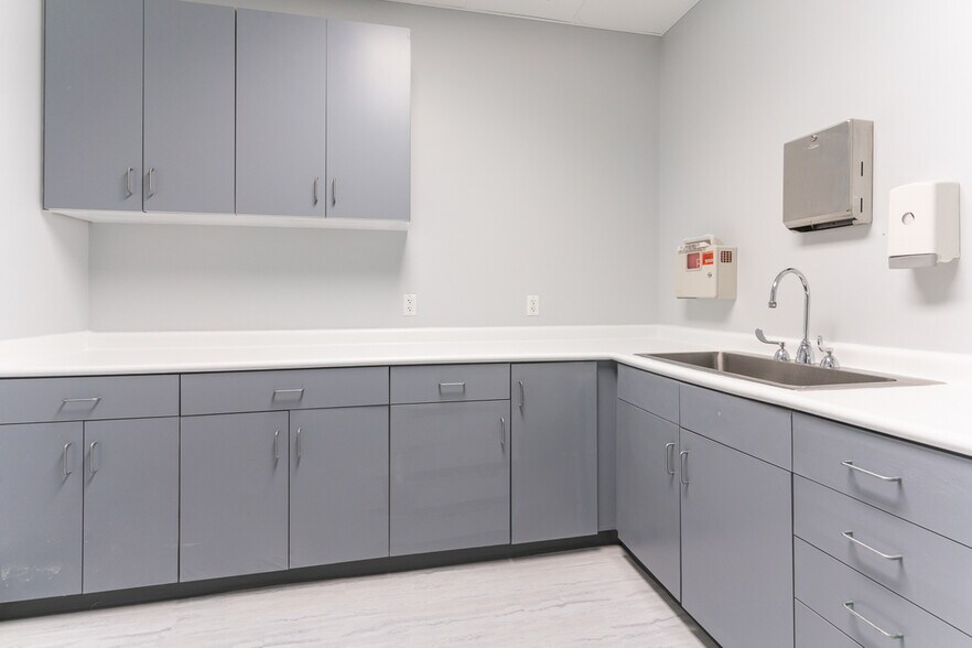 More Photos Of 11360 Pembrooke Sq, Waldorf Medical For Lease