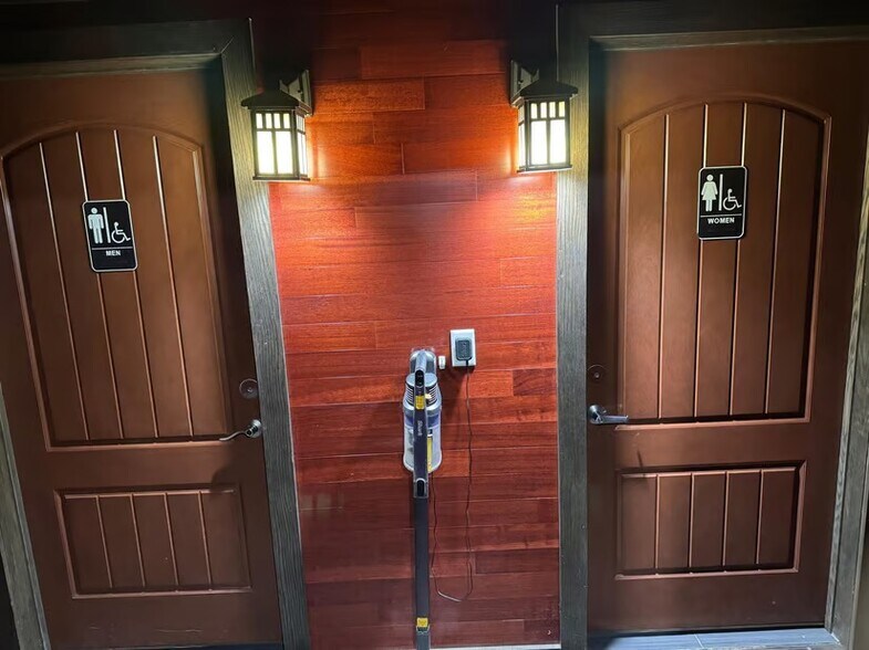 More Photos Of 600 E Bridge St, Redwood Falls Restaurant For Sale