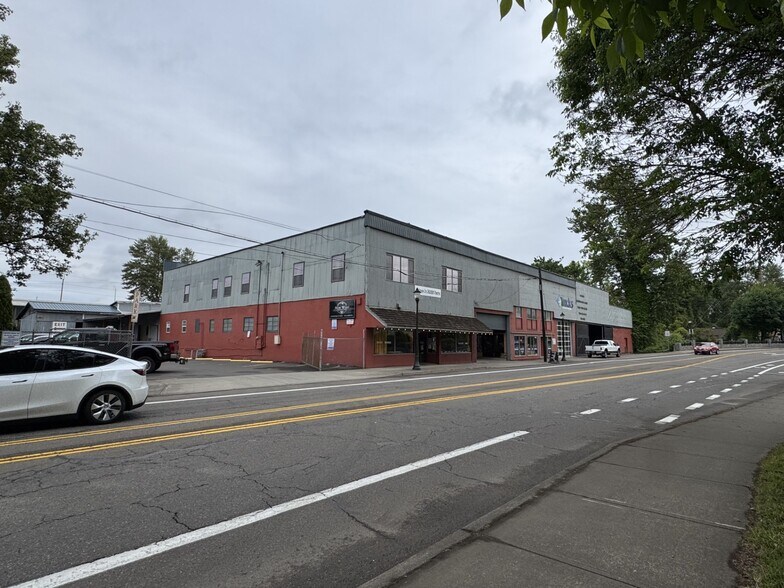 More Photos Of 1625 Washington St, Oregon City Flex For Sale