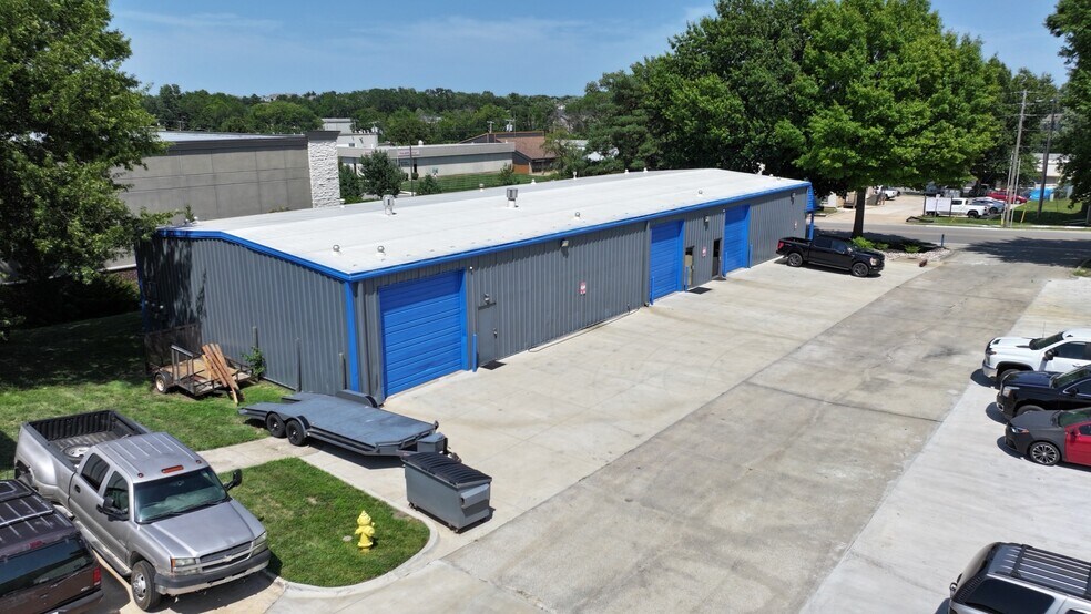 More Photos Of 533 N Lindenwood Dr, Olathe Warehouse For Sale