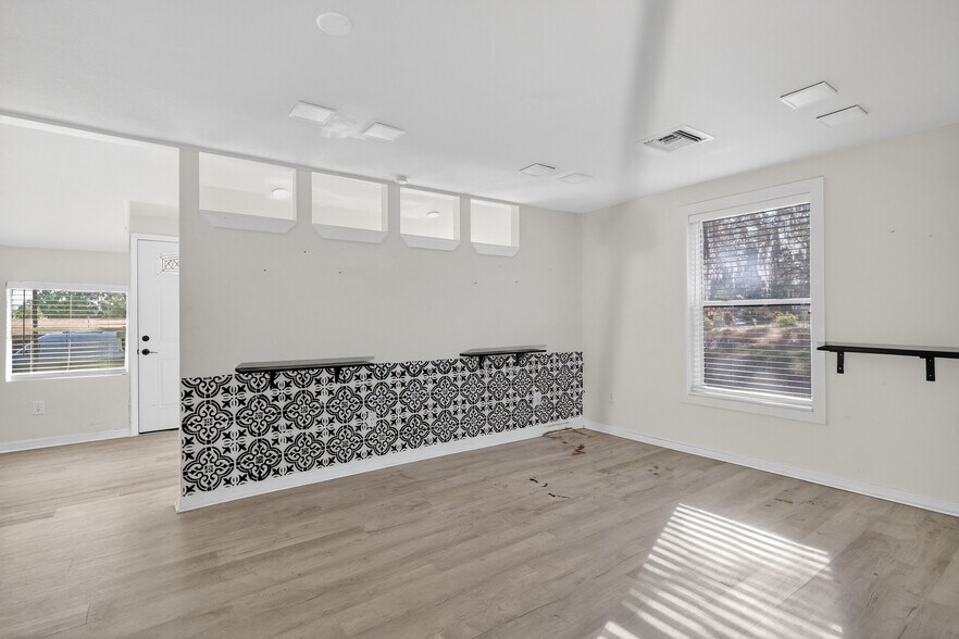 More Photos Of 111 E Lady Lake Blvd, Lady Lake Office For Lease