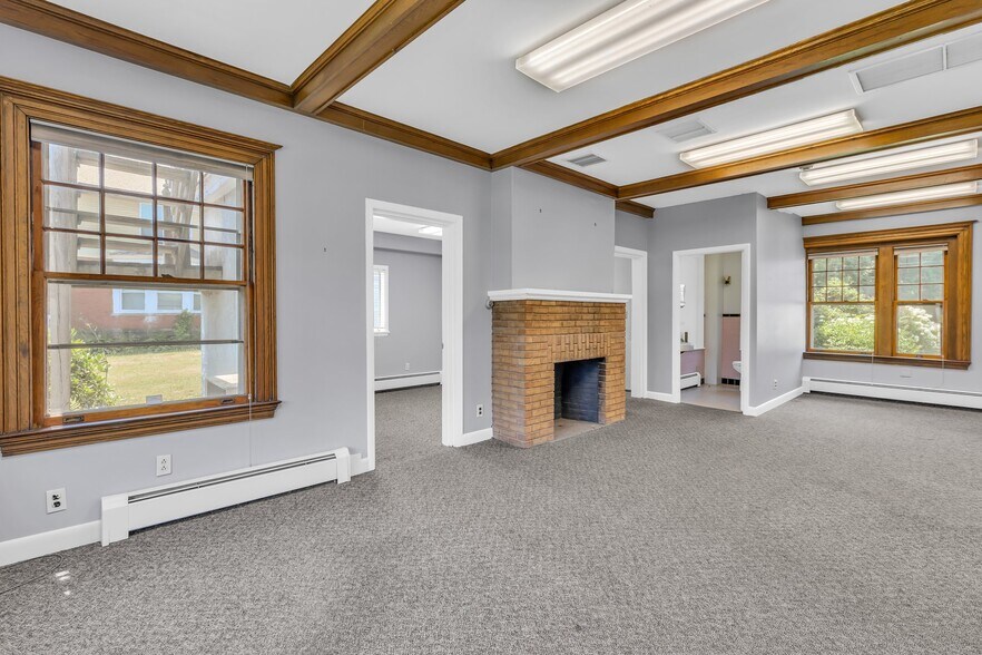 More Photos Of 110 Main St, Manchester Office Residential For Sale