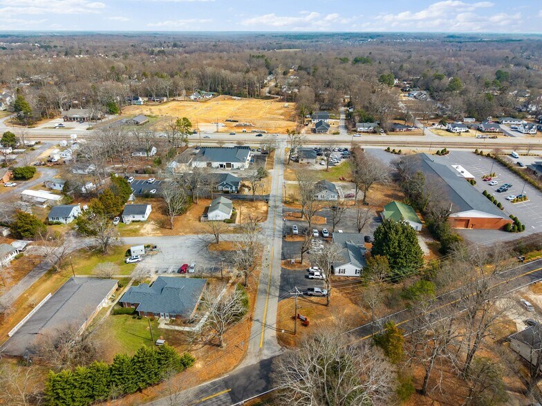 More Photos Of 107 Hillcrest Ave, Simpsonville Office For Sale