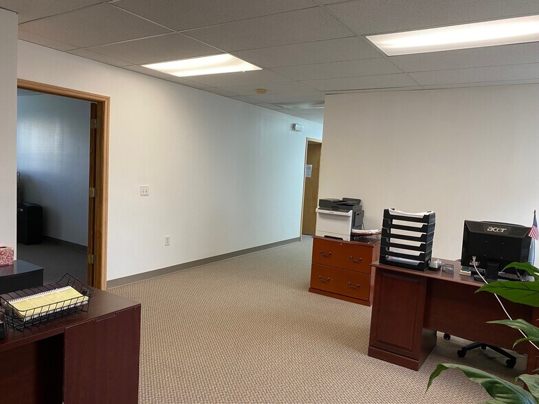 More Photos Of 59 Avenue at the Commons, Shrewsbury Medical For Lease