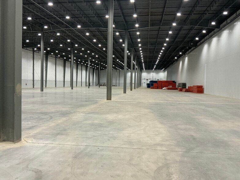 More Photos Of 2349 Goshen Tpke, Scotchtown Warehouse For Lease