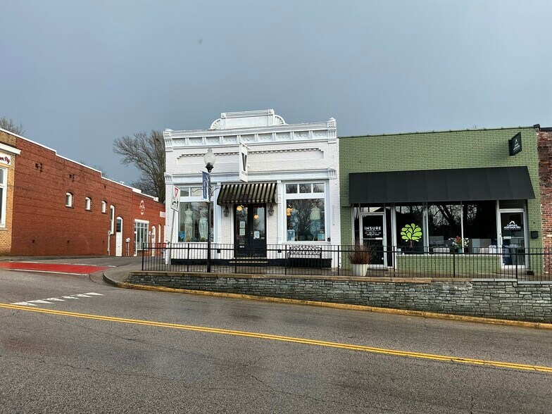 Primary Photo Of 124 Confederate St, Fort Mill Storefront For Sale