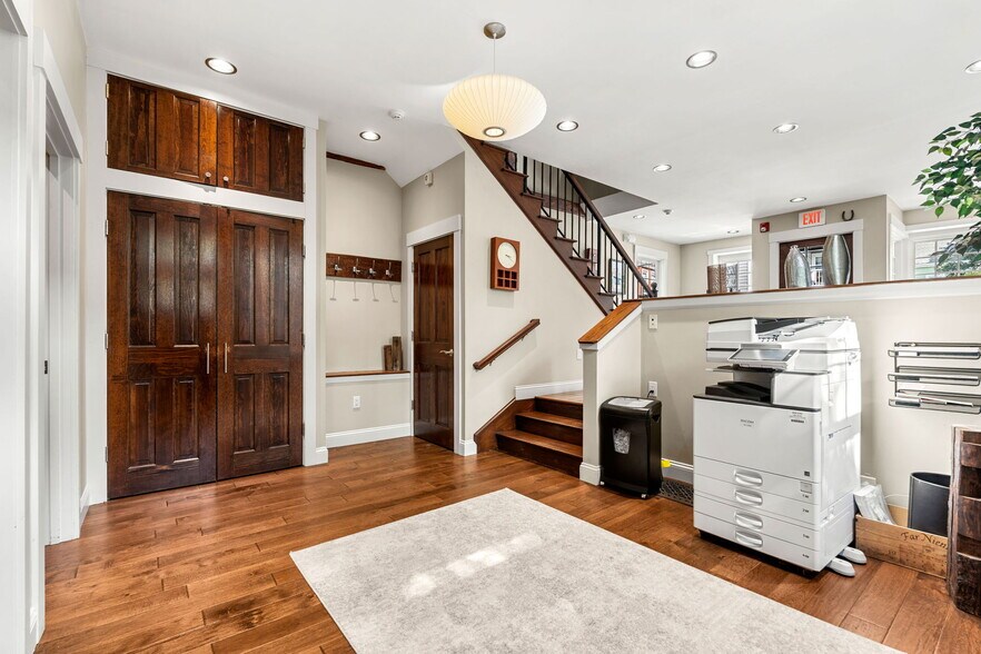 More Photos Of 8 Essex St, Salem Office For Sale