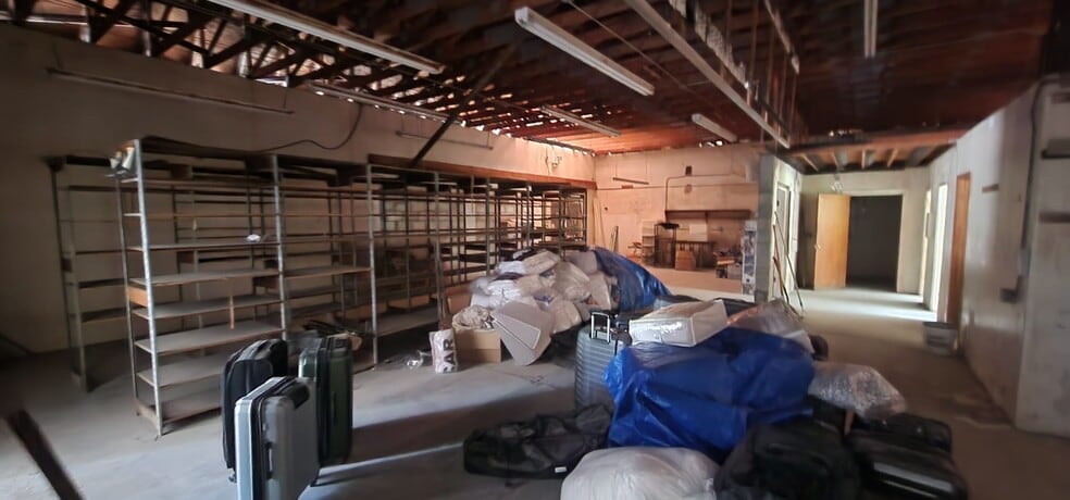 More Photos Of 284 S Center St, Pierson Auto Repair For Lease