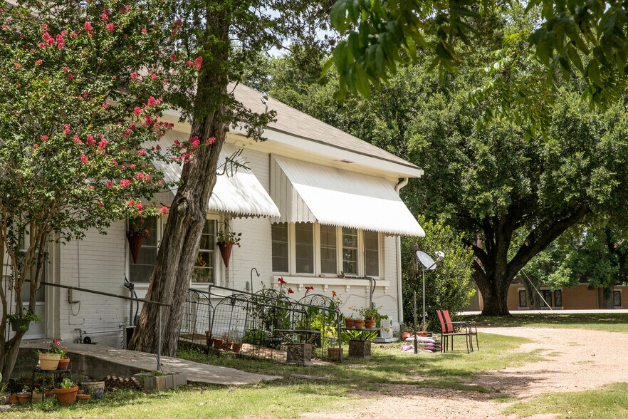 More Photos Of 515 Colorado, Burton Apartments For Sale