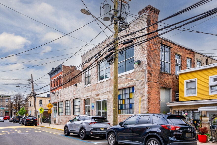 More Photos Of 216-220 19th St, Union City Manufacturing For Lease