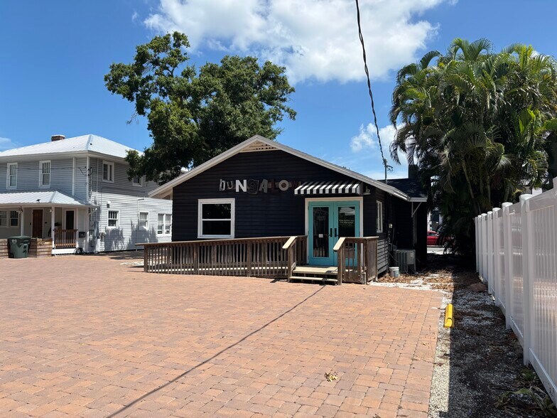 More Photos Of 2419 Manatee Ave, Bradenton Freestanding For Sale
