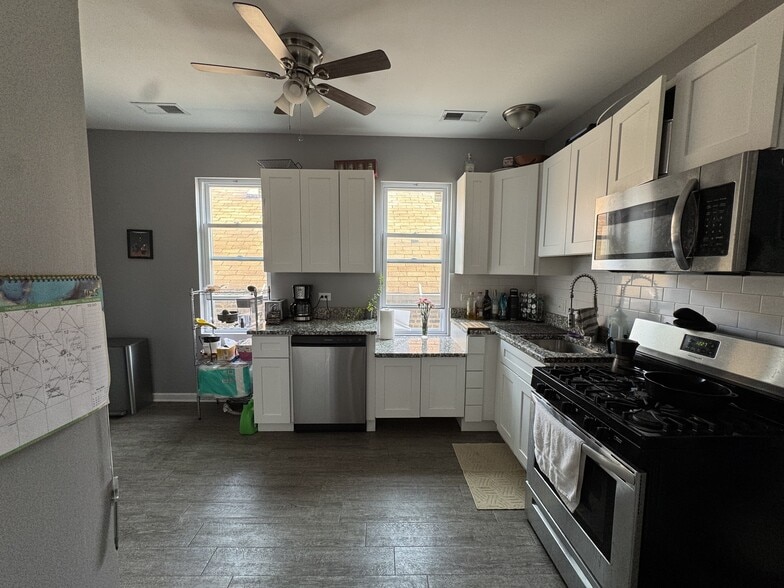 More Photos Of 2120 W Cullerton St, Chicago Apartments For Sale