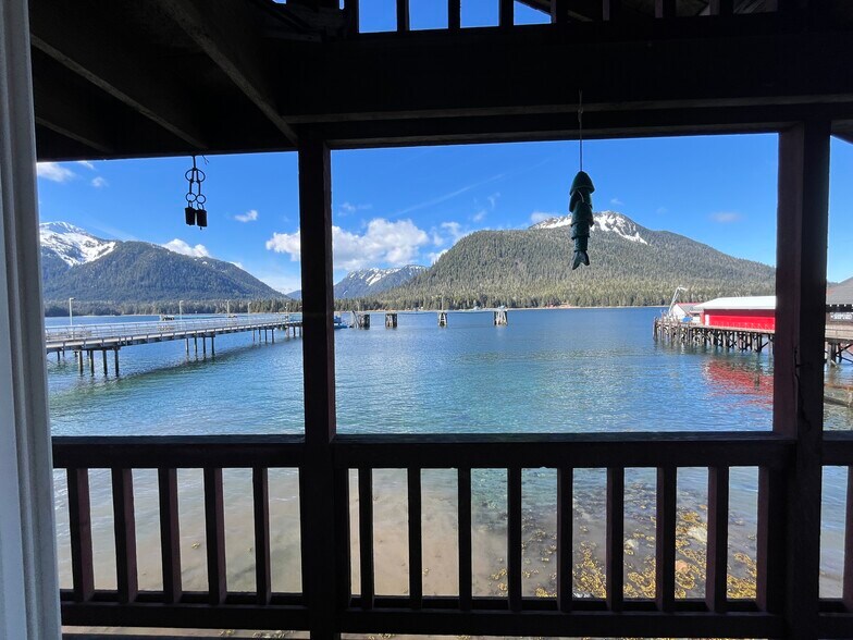 More Photos Of 1004 S Nordic Dr, Petersburg Hotel For Sale
