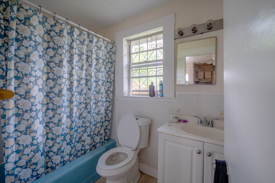 More Photos Of 8312 N 11th St, Tampa Apartments For Sale