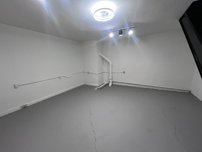 More Photos Of 219 W 14th St, New York Apartments For Lease