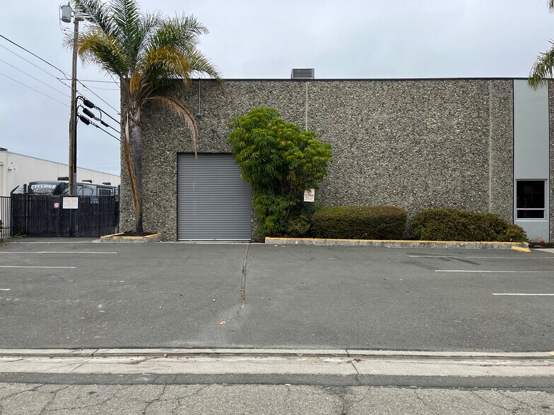 More Photos Of 477 Roland Way, Oakland Warehouse For Lease