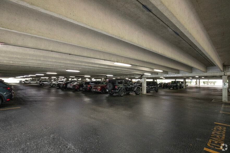 More Photos Of 2002 N Lois Ave, Tampa Office Residential For Lease