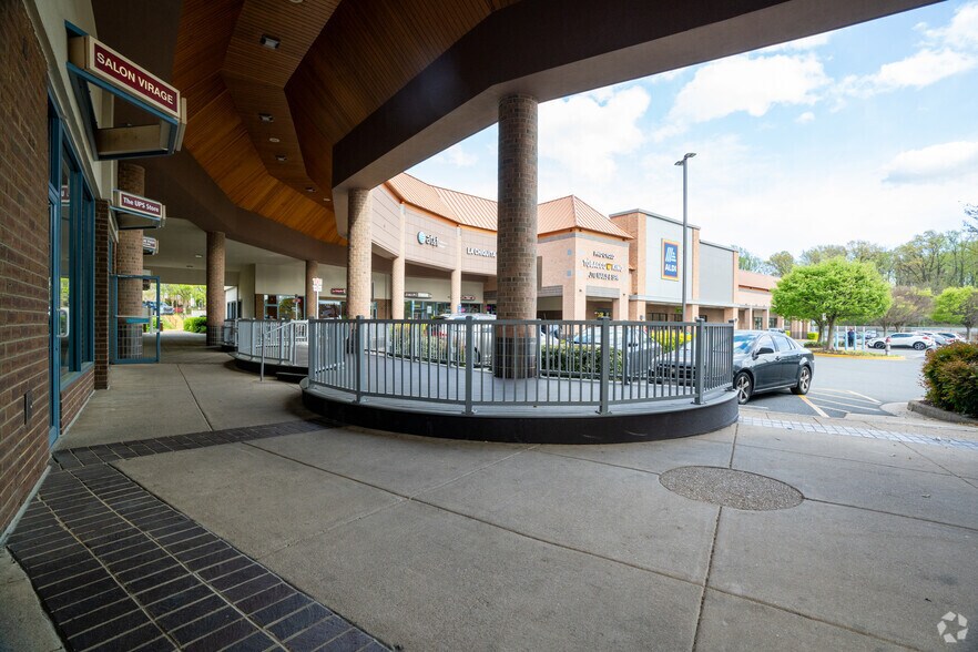 More Photos Of 3120 Fairview Park Dr, Falls Church Office For Lease