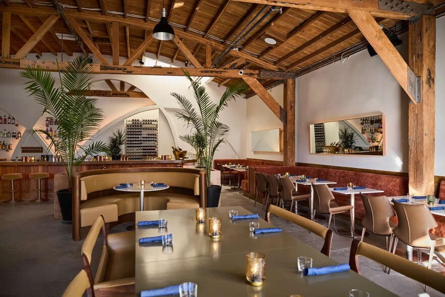 More Photos Of 2415-2449 Main St, Santa Monica Restaurant For Lease