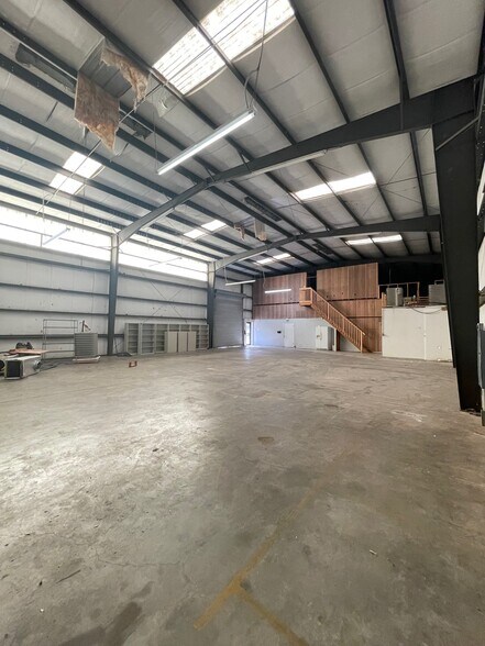 More Photos Of 2430 S US Highway 301, Tampa Distribution For Sale