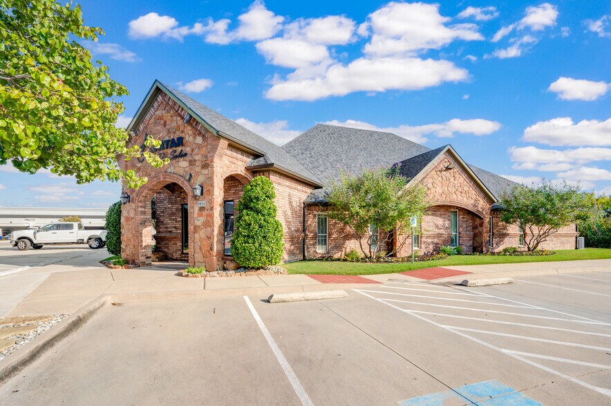 Primary Photo Of 8624 Davis Blvd, North Richland Hills General Retail For Lease