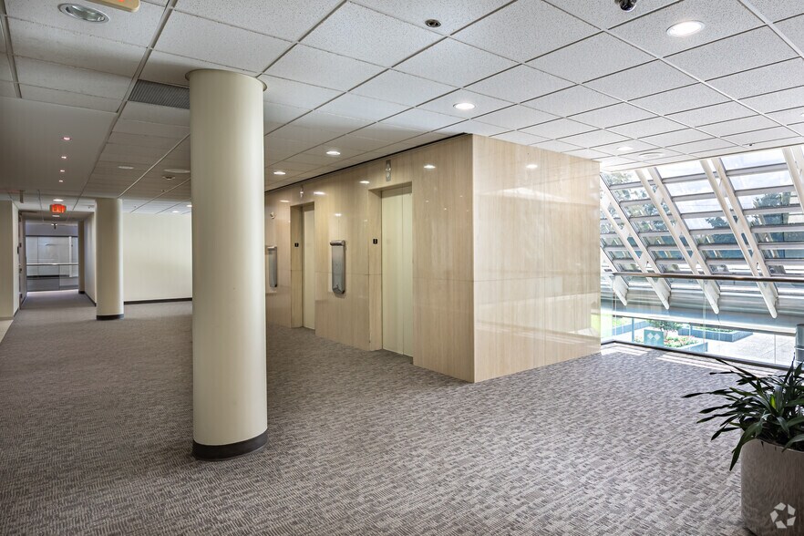 More Photos Of 17300 N Dallas Pky, Dallas Office For Lease