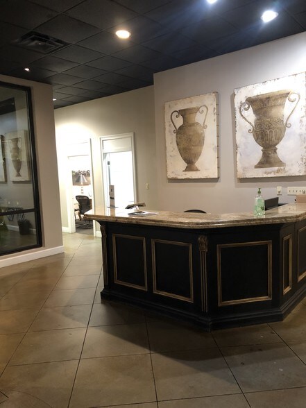 More Photos Of 3355 Capital Cir NE, Tallahassee Auto Dealership For Sale